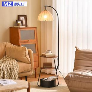 中古风客厅落地灯创意沙发边高级感床头置物茶几卧室复古落地台灯