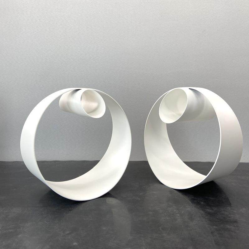 间现金代约黑白色属圆环形摆件创意不倒翁IXB样板客厅玄关软简装