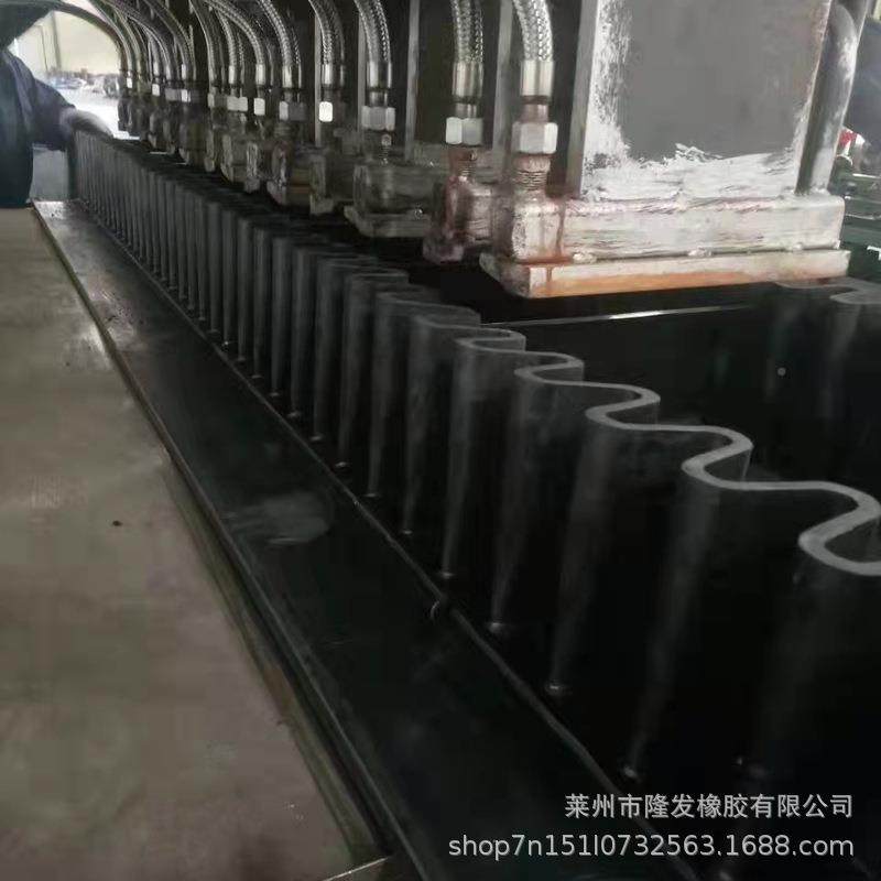 边输高送带矿用大挡PUA倾角防滑耐温阻燃输送黑色橡带胶裙边带