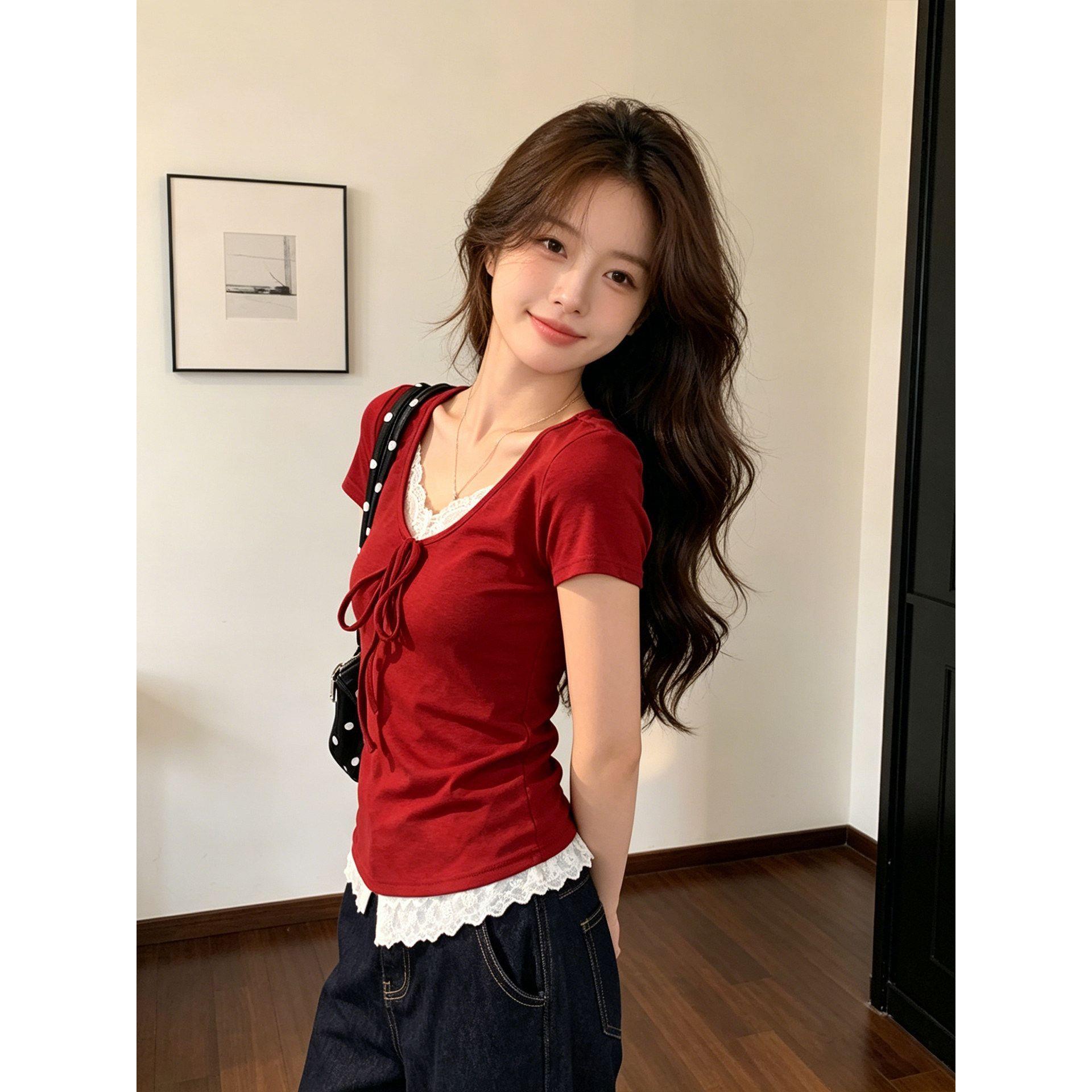 红色V领蕾丝拼接假两件短袖T恤女2026新款夏系带修身显瘦正肩上衣