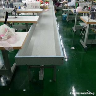 服241带装流厂水槽灯架制衣线厂流水车间缝纫机流水台照明母线槽