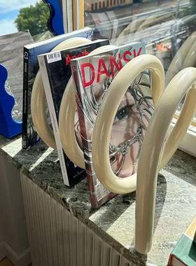 多现代创意家居配饰巴胺色酒家具螺NQS旋书架金属杂志架样板间店