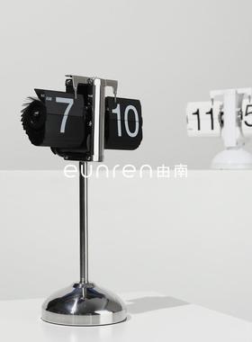 现代创意厅翻MHY页时钟桌面艺客术摆件简约座摆居钟样钟板房家装