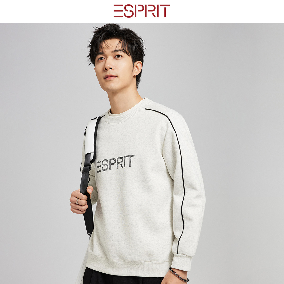 ESPRIT男装字母撞色滚边卫衣