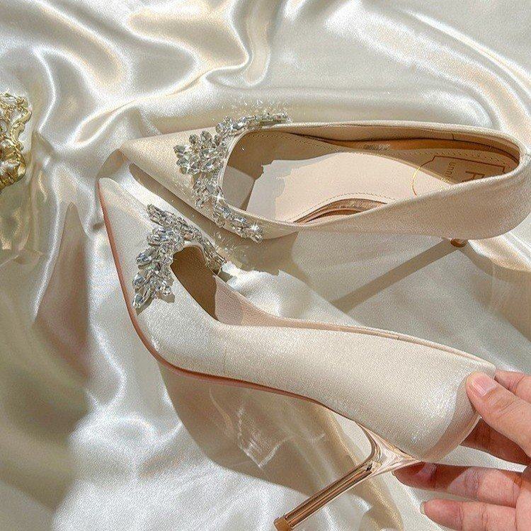 2025新款绸缎面细跟婚鞋主婚纱秀禾两穿新娘鞋水钻结婚订婚高跟鞋