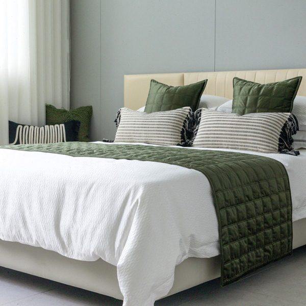 现代轻奢床旗抱枕酒店床品套件丝光绒绗棉格子搭毯绿色靠枕样板间,床上用品,酒店床品套件,淘宝优惠券,粉丝福利购,淘宝优惠卷