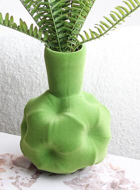 现代装轻奢花器茶几插花器DQN软玄饰品酒店关柜高档植绒瓶餐花桌