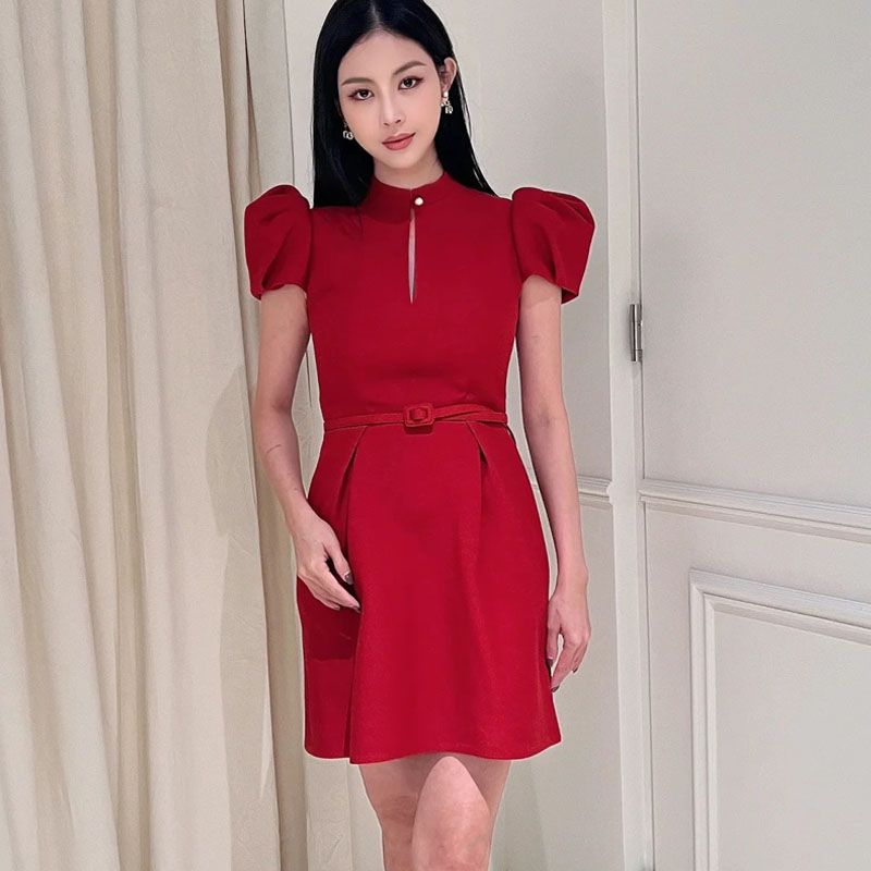 红色珍珠扣泡泡袖连衣裙女收腰显瘦气质礼服裙法式优雅宴会连衣裙