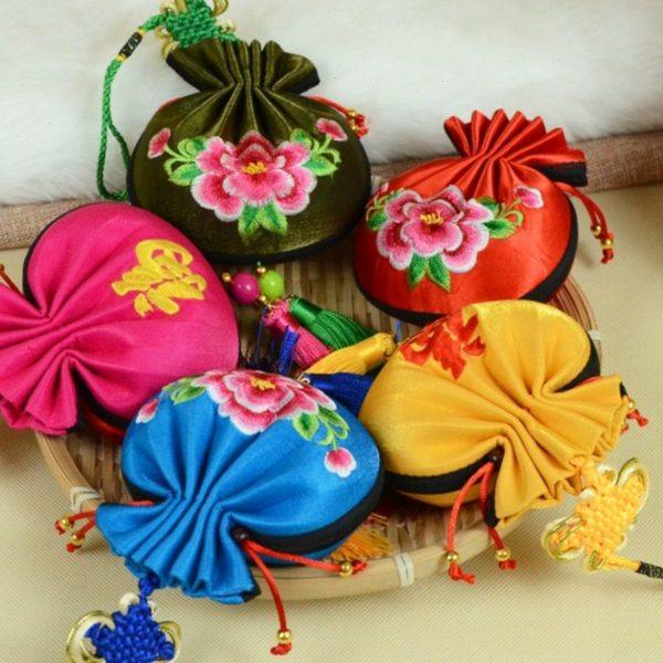 手工布艺刺绣装饰挂件小清代香包机绣荷包香囊中国风传统小礼品