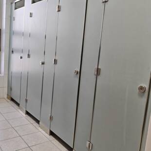 共卫生间隔板厕所隔抗倍特洗手间pvc防断水MKD板厂房学断公校隔墙