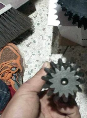 福田雷沃水稻收割机RG35 RG40 RG50放粮齿轮箱输出锥齿轮轴14齿