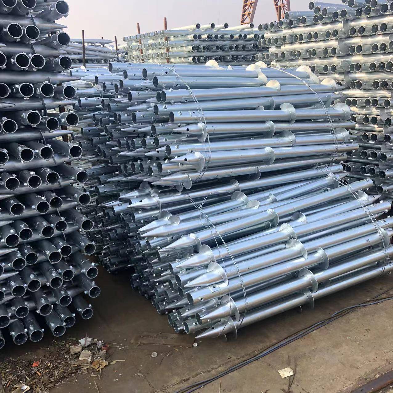 螺旋地桩大棚桩地螺丝光伏螺旋桩钢管桩水泥灌注桩打桩机镀锌