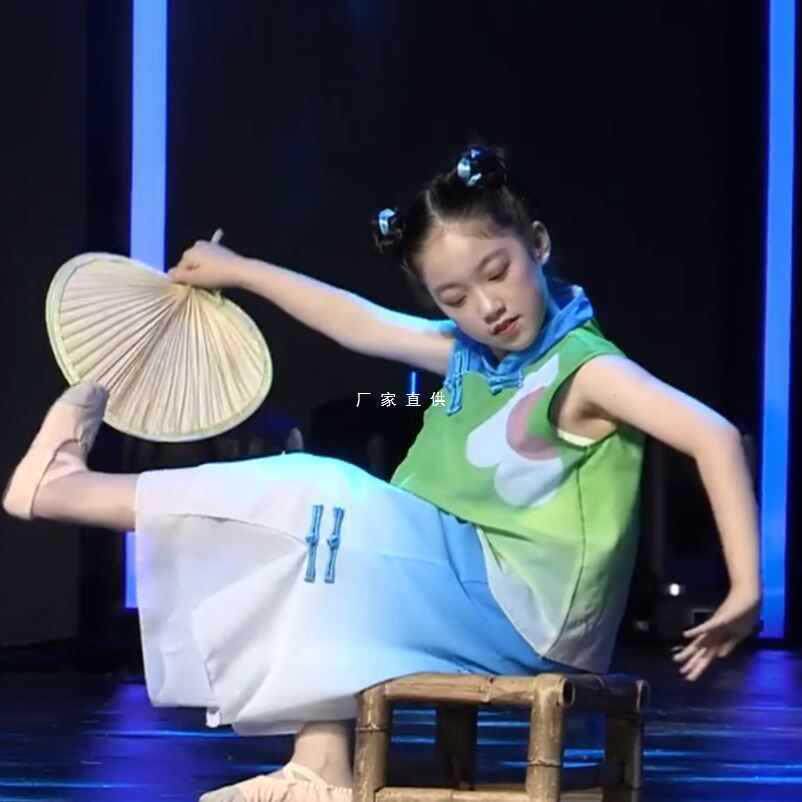 六一儿童节外婆桥舞蹈扇子演出道具童年的夏夜弄堂里记忆蒲扇