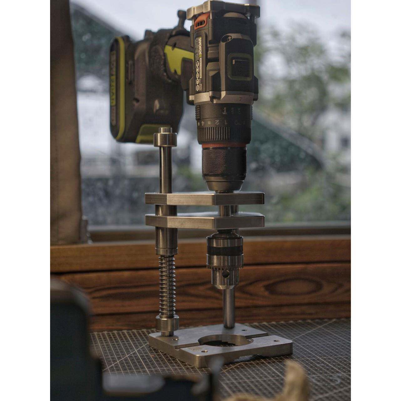 手电钻型材垂直打孔辅助支架/铝型材木工垂直打孔器台钻支架