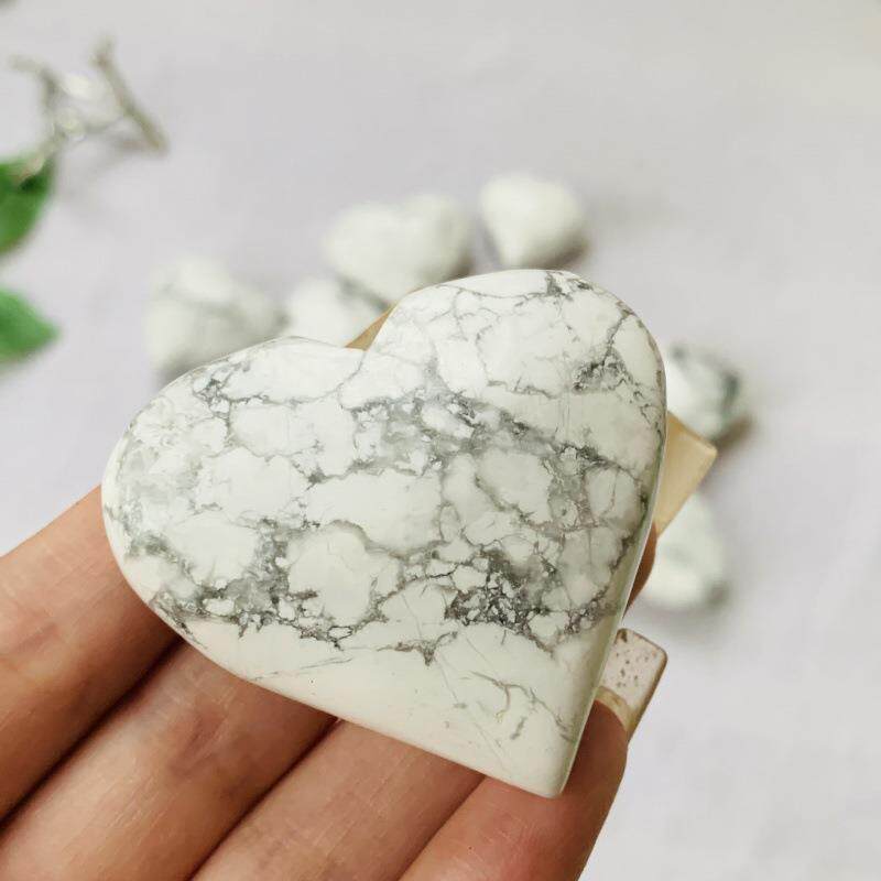 天然白松石爱心打磨心形爱心把玩石水晶装饰摆件