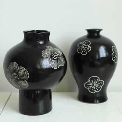 现代简约客黑白陶瓷手绘瓶花朵器厅卧室样板花间国潮花桌IRD面摆