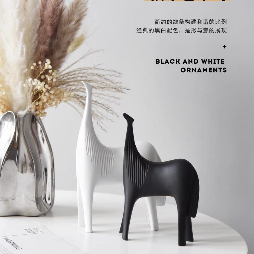现代极风简轻奢黑白抽象马动书柜板房JRZ间软装样物饰品摆件