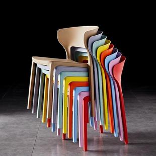 北欧子现代奢简PUR约轻餐椅椅网背红塑料靠凳子加厚小户型家用餐