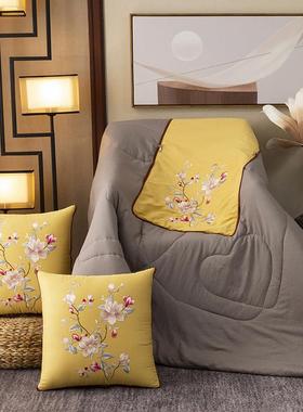 新款中0式60116S贡绣花抱枕被子两用缎水洗空调靠垫棉被厂家直销
