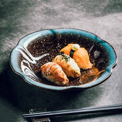 创意陶瓷玉兰花盘餐日式约厅子深盘菜盘凉菜简盘泡盘ITY菜盘点心