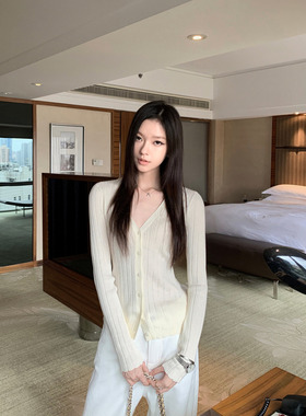 1XTWO 桂馥兰香 法式V领全羊毛针织开衫女气质修身显瘦打底衫上衣