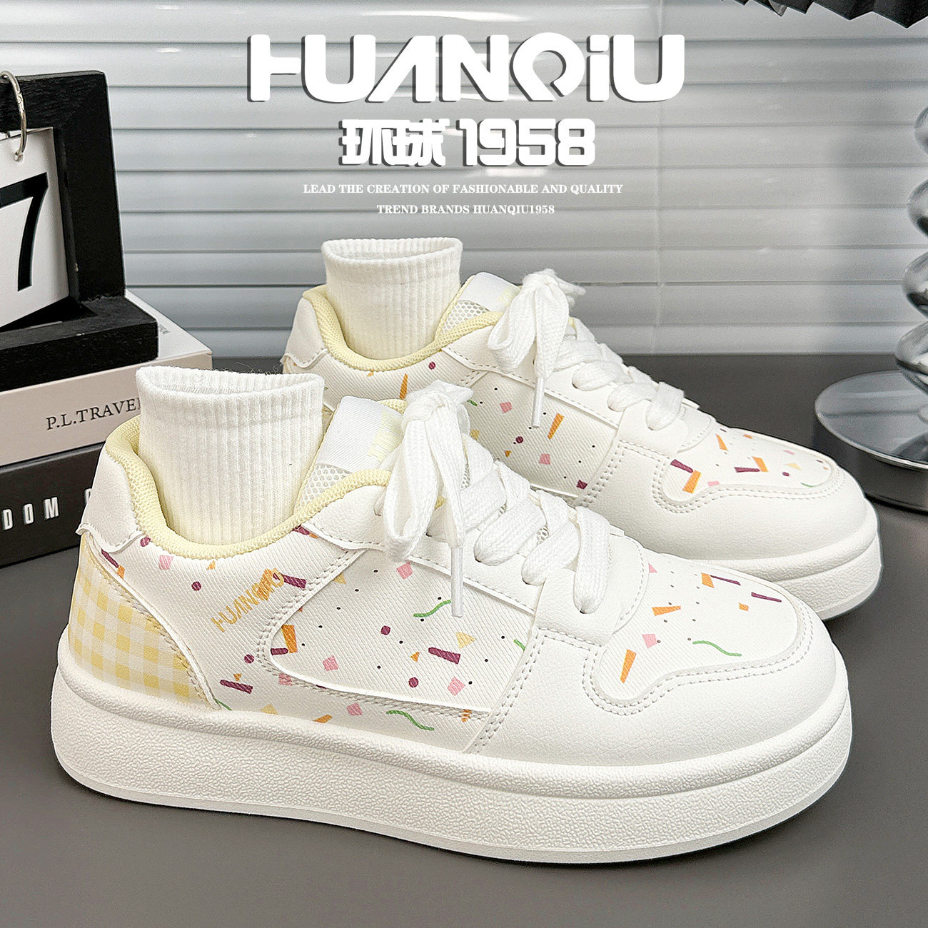 环球卡通印花小白鞋女2026春季新款学生百搭休闲板鞋系带运动潮鞋