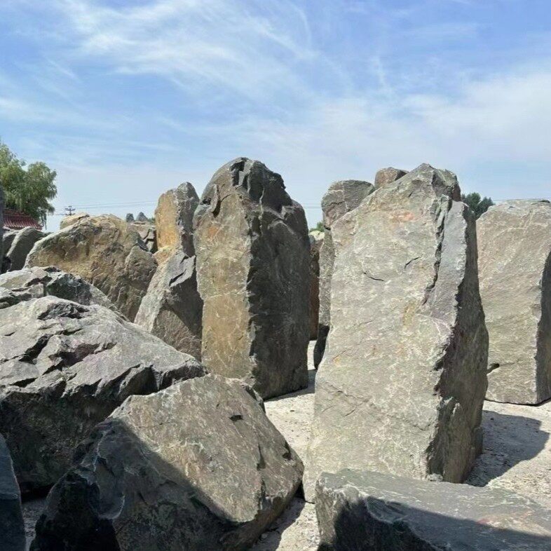 中国黑景石庭院别墅园林黑色景观石原石劈开造景山西黑置石