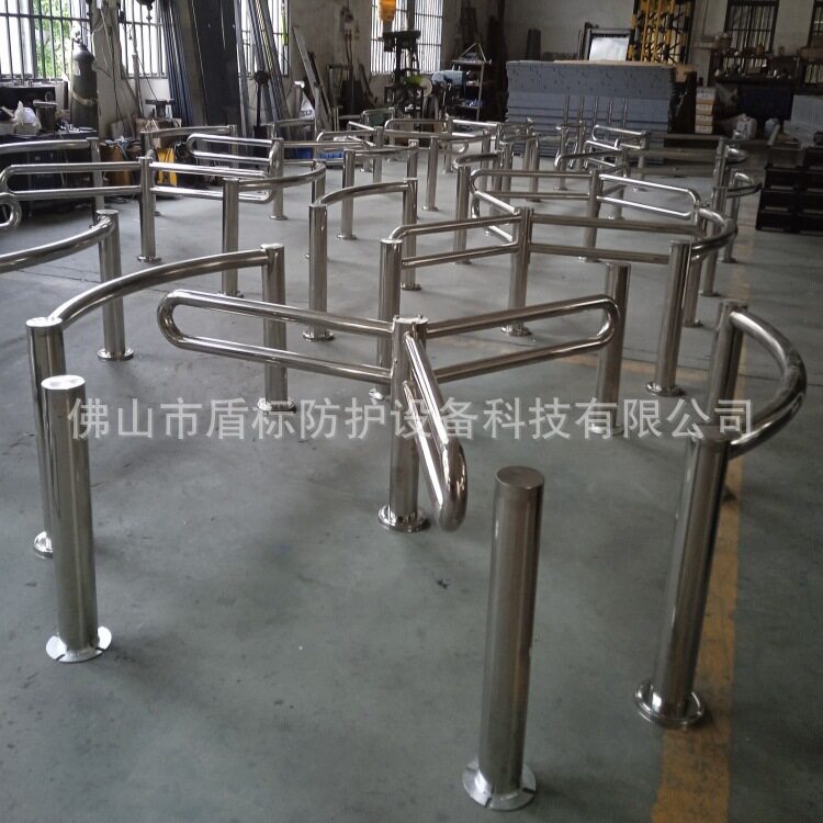 商场入口可进可出栅栏转闸婴儿车轮椅可通行禁止购物车外出