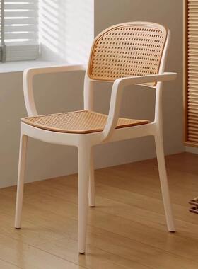 塑料子椅靠MKK背餐椅家用厚藤加编扶闲手椅可叠放户外休凳子久坐
