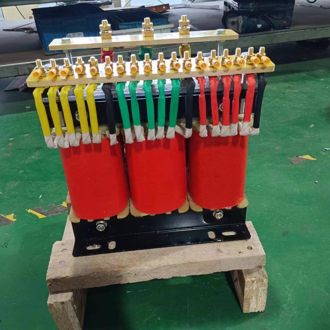 40v4无品牌/40v660v6908v/转220v变380v三干式变压器35KVA75KW8相