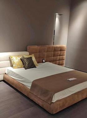 劳伦斯宽设屏床意式极简ILD计双师家用磨砂布双大床大平层屏卧室