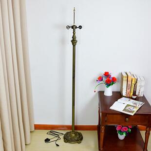 北欧客厅餐厅地板落地灯美式复古古铜色创意三灯头站立式底座