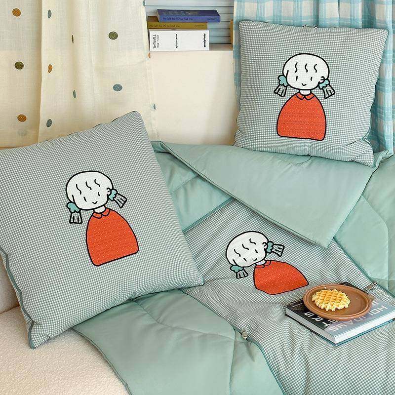 2y025新款全棉卡通VMM两抱用枕载被Am小窝抱枕被办公车用靠垫被