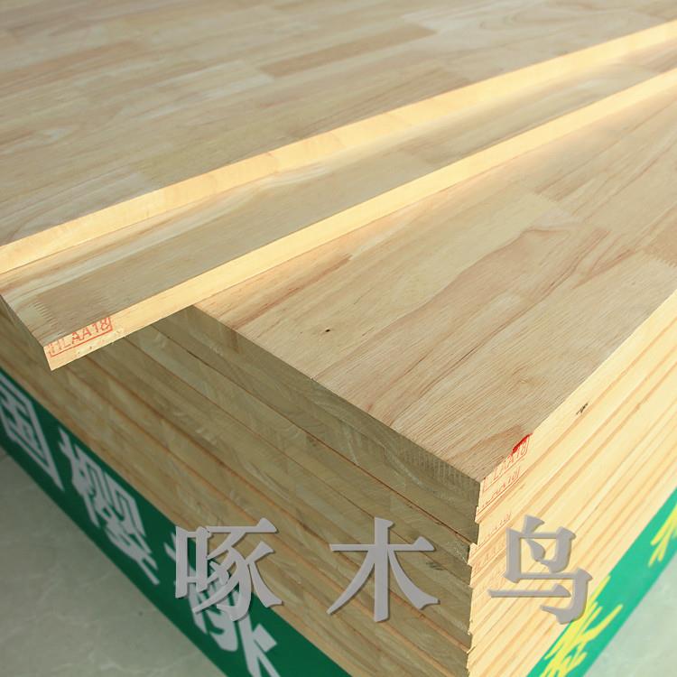 现货供应泰国橡胶木纹理均匀美观实芯齿接橡木板容易上色8--50mm