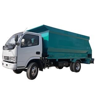 四轮大型牛舍撒草车养殖场10立方撒料车出料快速干净三轮喂料机