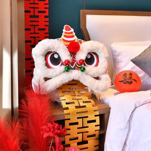 新款10038婚道礼喜庆单子头拍照传订婚晨袍装饰统具醒狮狮创意摆