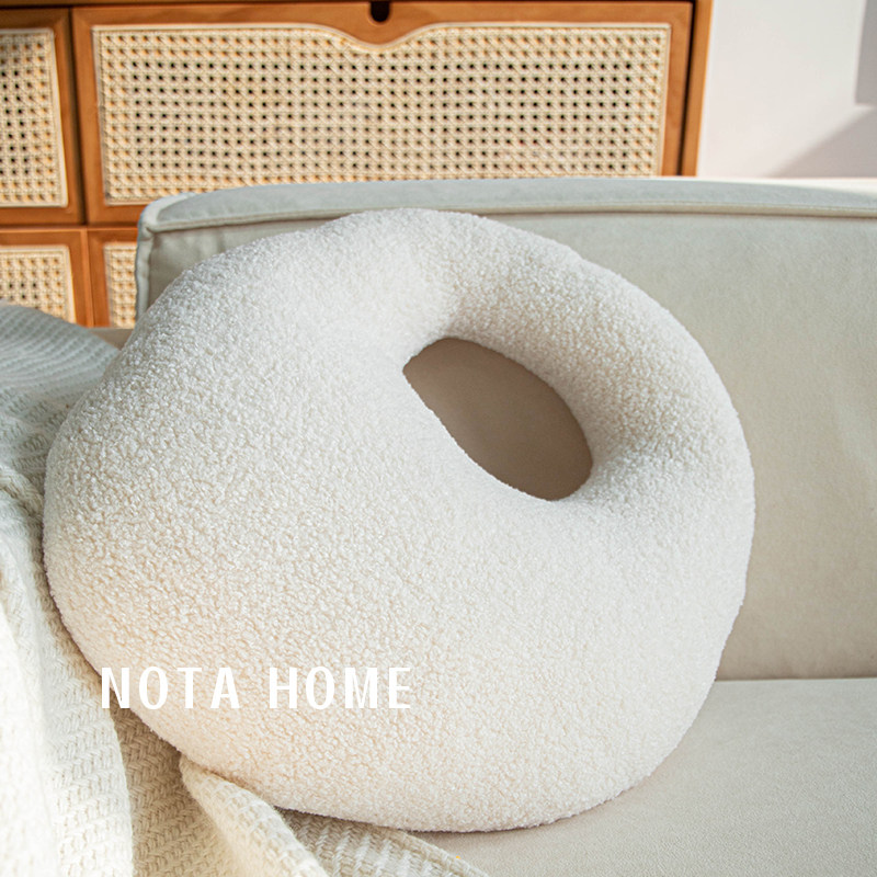 毛绒抱枕可爱车上内靠垫长条枕女生办公室沙发睡觉女生含枕芯圆形