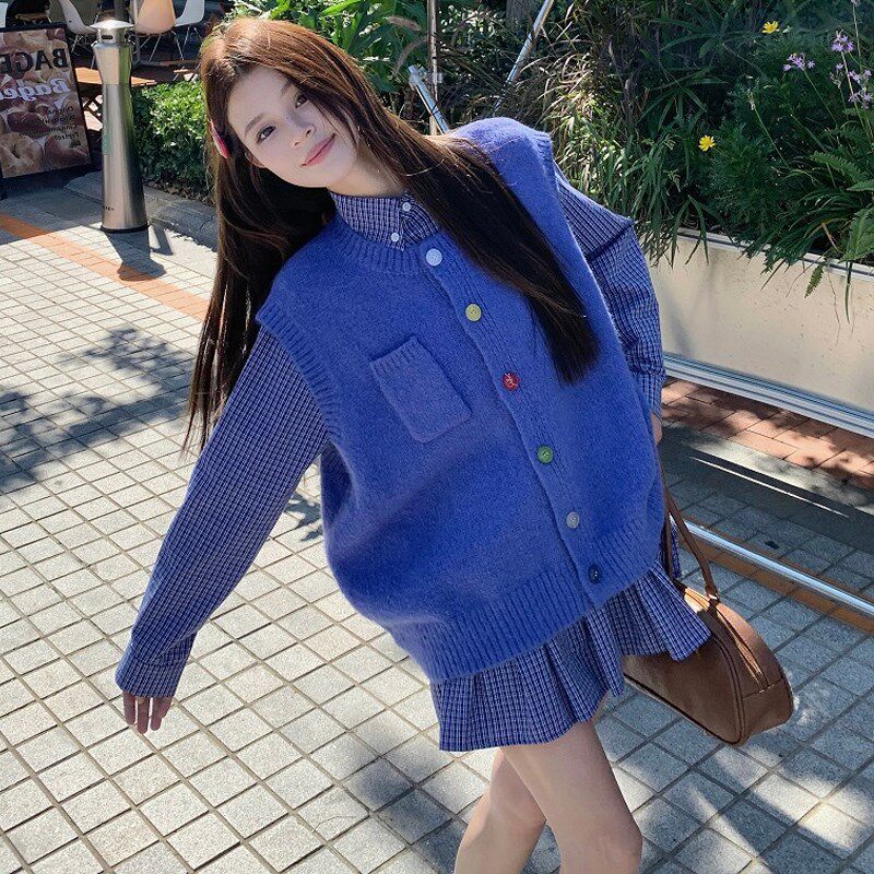 大码女装2024胖mm复古圆领彩色纽扣针织马甲+格子衬衫连衣裙套装