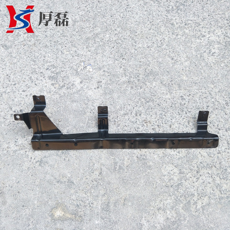 重汽汽车配件豪沃斯太尔右导风罩连接板AZ1664110058导风罩支架右