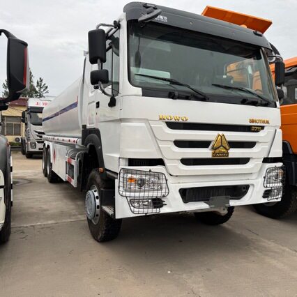 重汽豪沃6X4冷鲜蔬菜运输冷藏车 瓜果蔬菜冷冻车潍柴400发动机