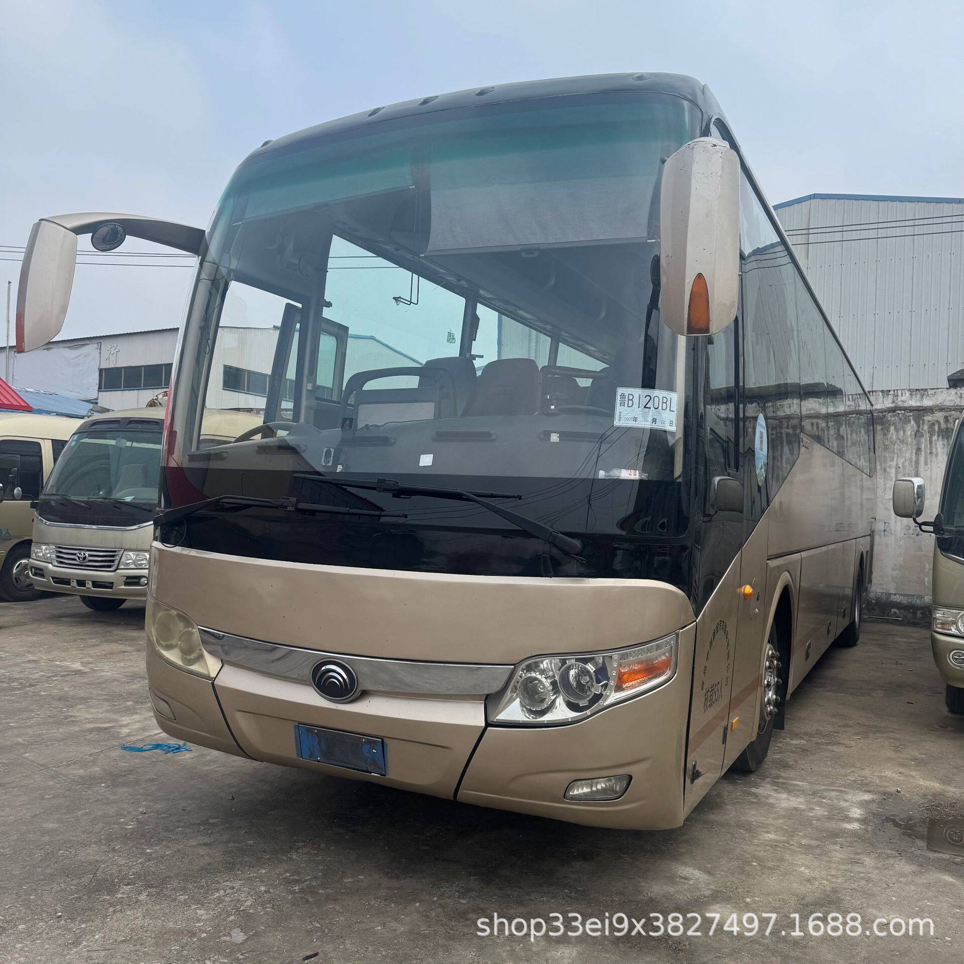 出口外贸宇通55座大巴车公路客车旅游大巴客车老款考斯特客车