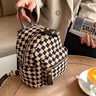 秋冬今年流行爆款双肩包女2021新款时尚呢子小众背包旅行迷你小包