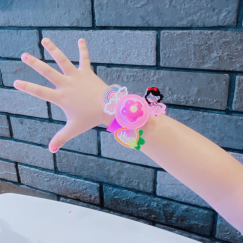 儿童带灯可旋转手环女童卡通闪光陀螺玩具手镯啪啪圈宝宝生日礼物