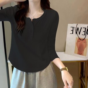 纯棉白色长袖t恤女春秋季内搭半开领洋气打底衫弧形下摆纽扣上衣