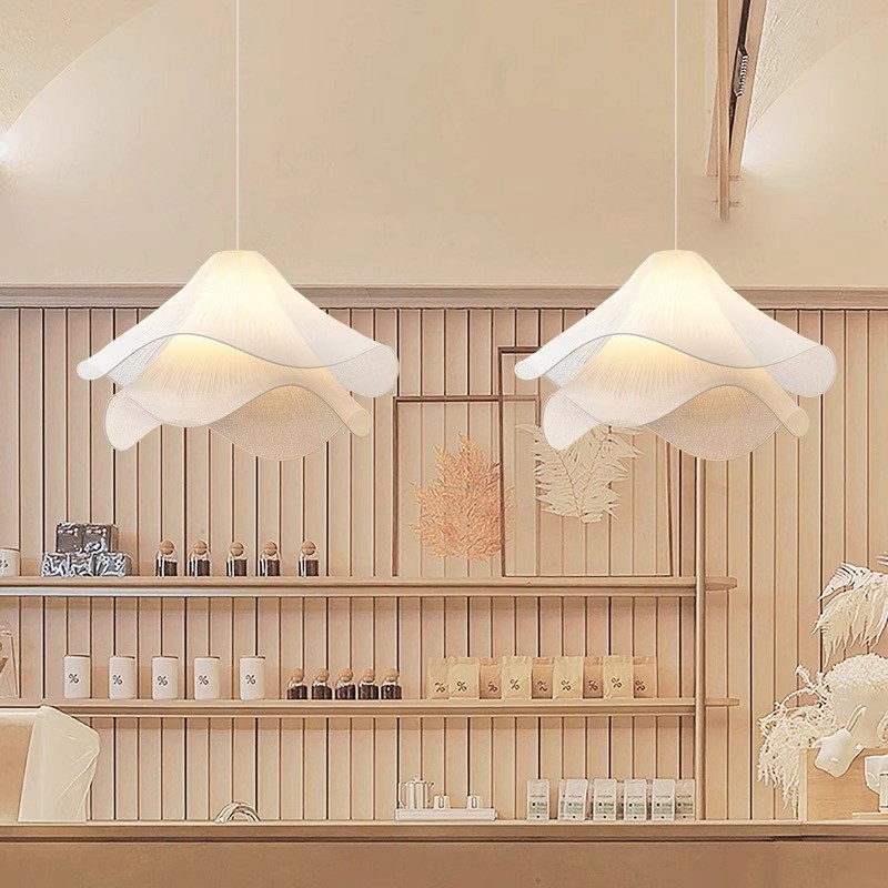 法式奶油风餐厅吊灯个性创意设计师款民宿客厅卧室温馨花瓣布艺灯