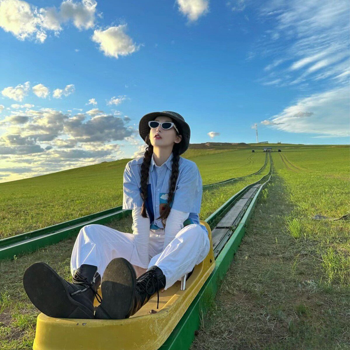 景区户外轨道滑草车大型滑草场无动力游乐设备儿童亲子项目厂家