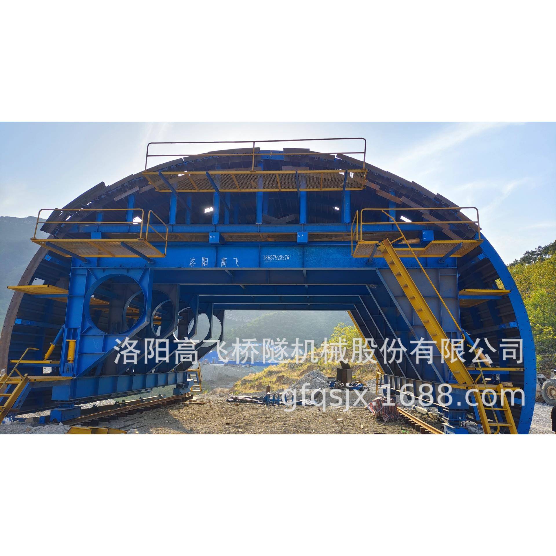 满足多种隧道断面施工液压自动脱模三线高速公路衬砌钢模板台车