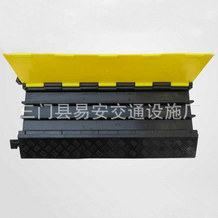 供应优质线槽橡胶线槽减速带PVC三线槽减速板橡胶穿线板保护套