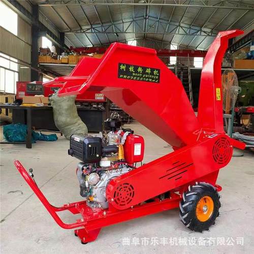 柴油树枝粉碎机移动方便果园干湿树枝粉碎机小型碎枝机