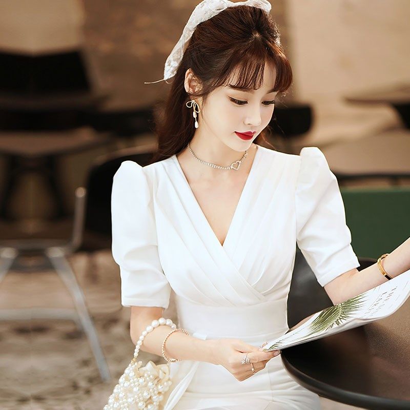 白色法式小晚礼服平时可穿小众高端气质v领中长款修身鱼尾连衣裙